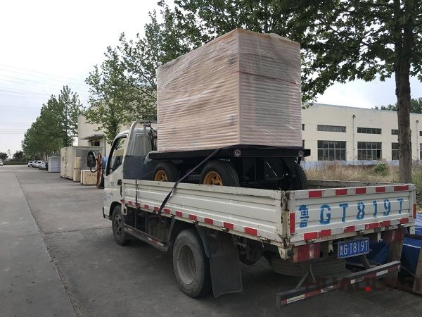 2018年5月3日一臺(tái)移動(dòng)拖車（含棚）50kw發(fā)電機(jī)組已發(fā)往河南鶴壁市