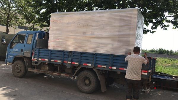 2018年5月26日一臺300kw防雨棚柴油發(fā)電機(jī)組成功發(fā)往山東青島