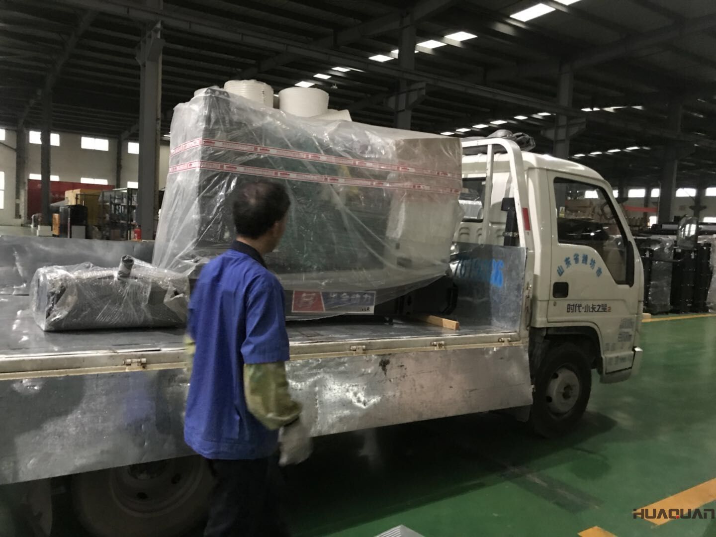 HQ50GF標配型的一臺柴油發電機組在7月9號發往唐山      