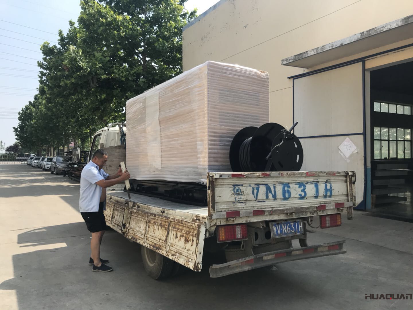 一臺HQ35GF靜音箱柴油發電機組在2018年7月2號順利發往江蘇省