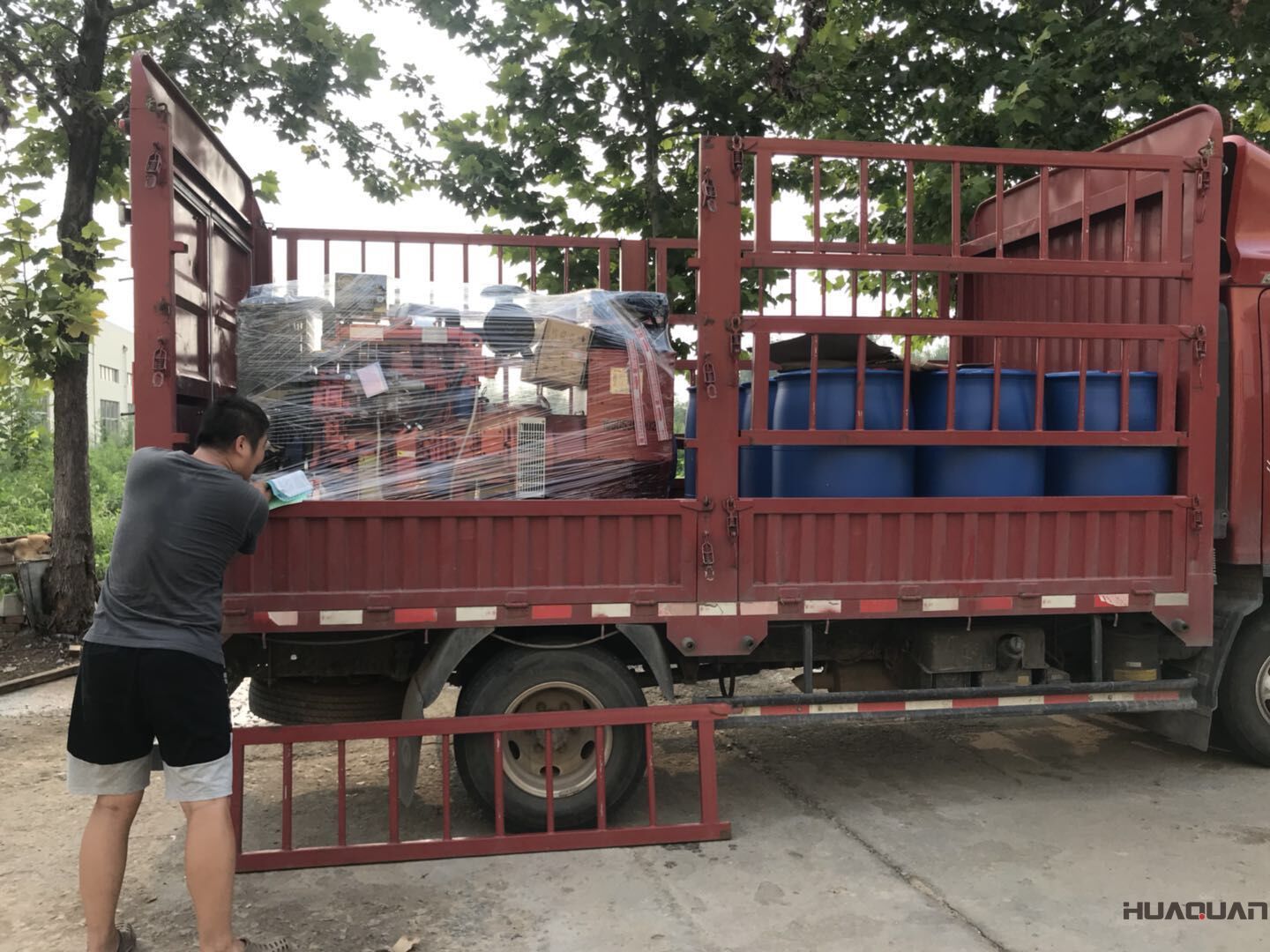 一臺50kw標配柴油發(fā)電機組于8月9日順利發(fā)往山東省