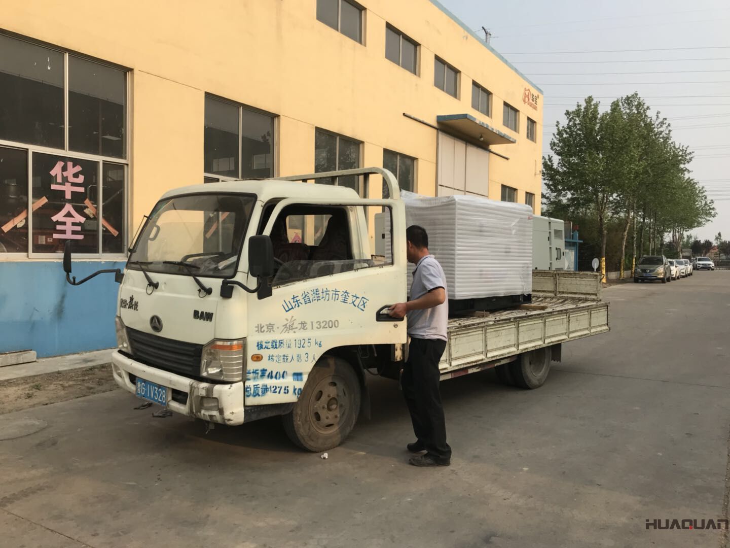 一臺30kw標配柴油發(fā)電機組于8月16日順利發(fā)往安徽省