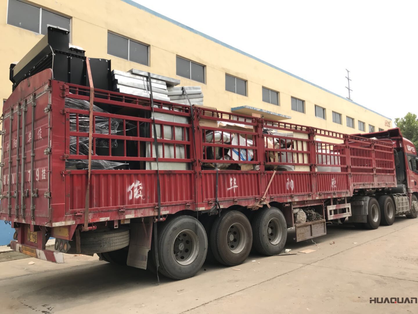 8月24日，一臺1350kw自動化柴油發(fā)電機組從華全動力順利發(fā)往浙江省