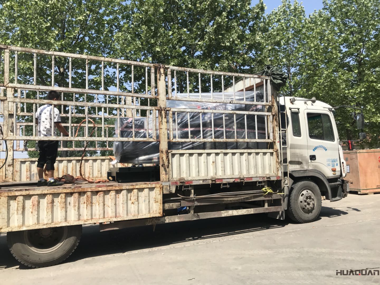 8月25日，一臺1000kw自動化柴油發(fā)電機組于華全動力順利發(fā)往浙江省