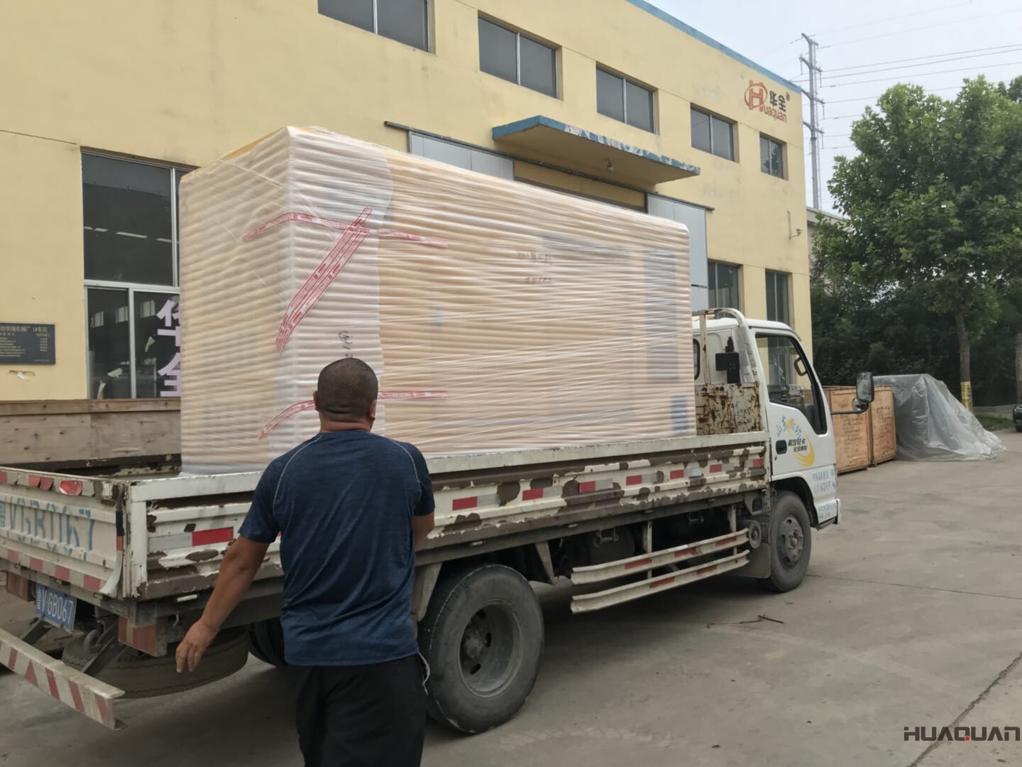 8月26日，一臺100kw立柜自啟動柴油發電機組從華全動力順利發往山東省