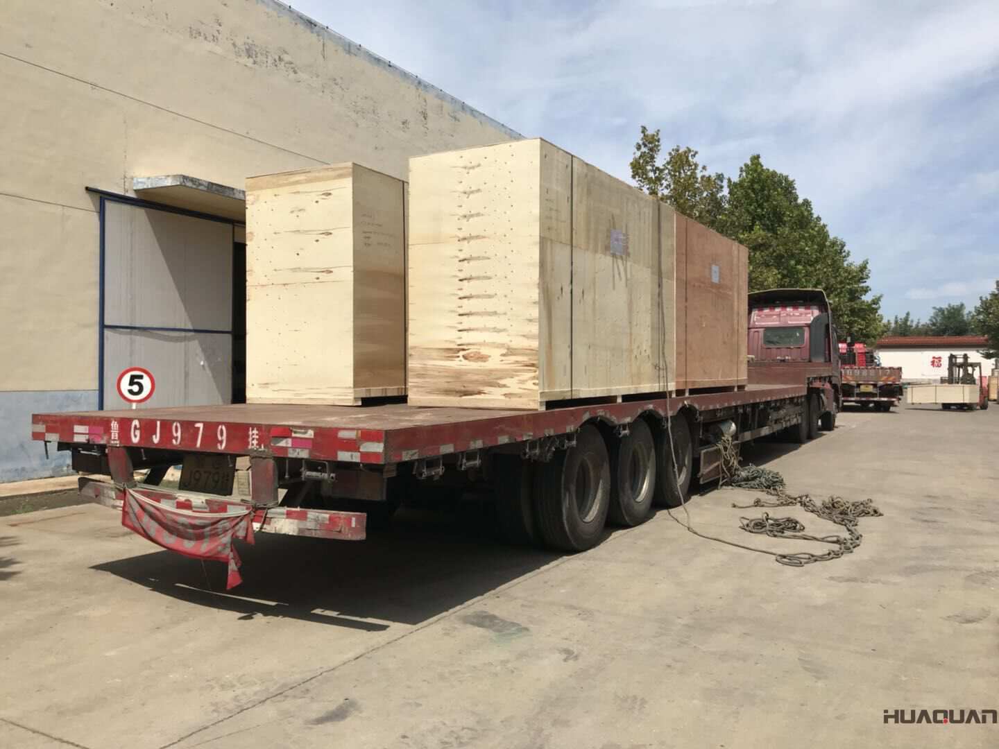 9月3日50kw和250kw兩臺立柜四保護柴油發電機組發往廣東