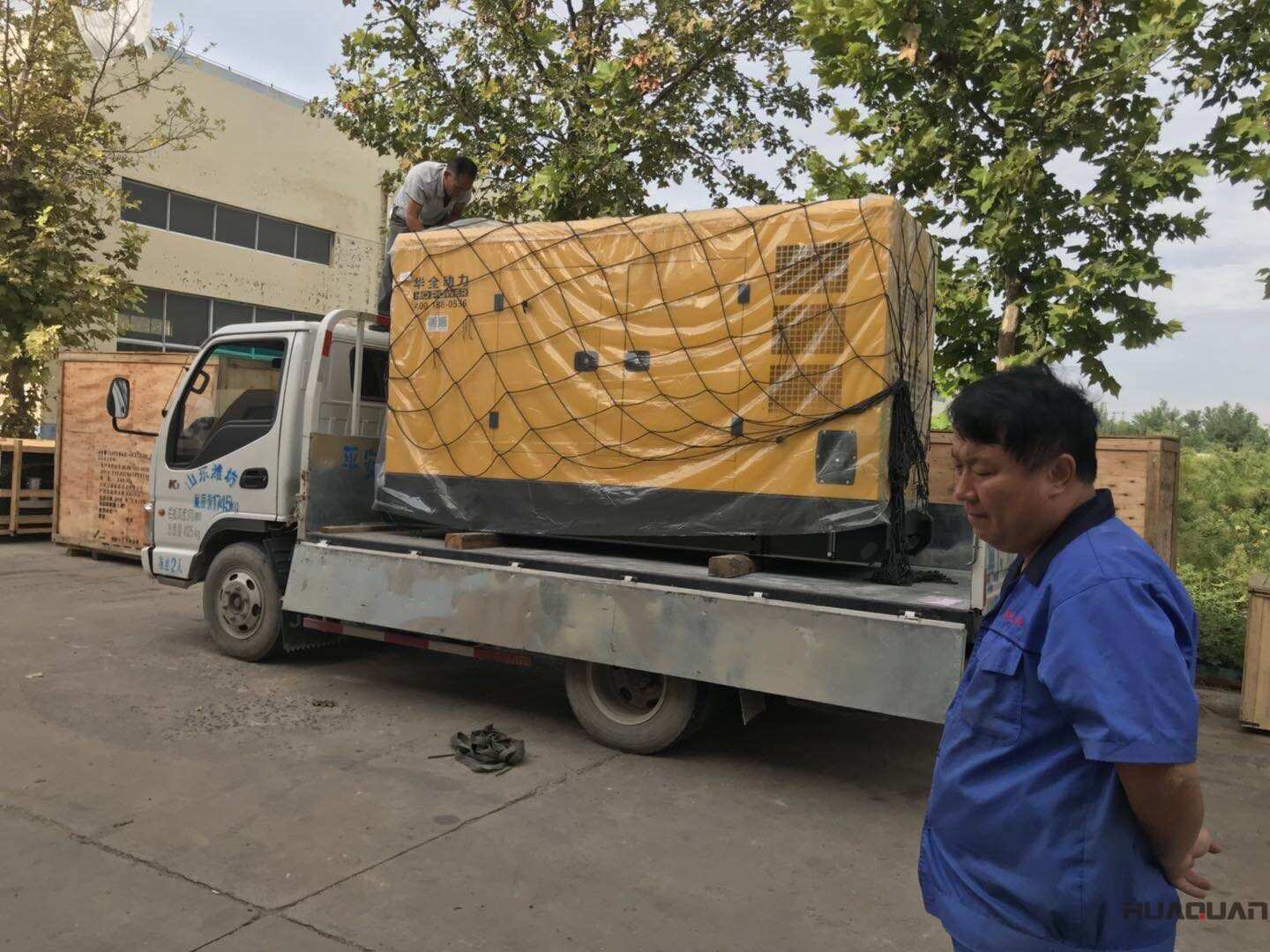 一臺350kw靜音箱型柴油發電機組于9月4日發往河北