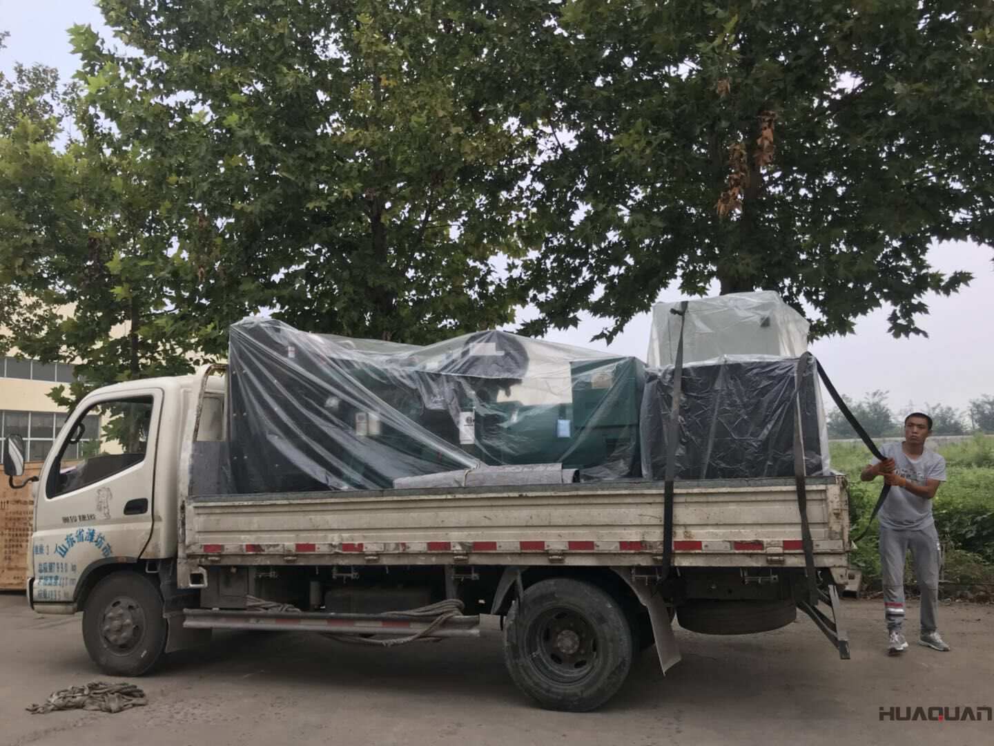 一臺120kw自動化型柴油發(fā)電機組于9月18日發(fā)往湖南