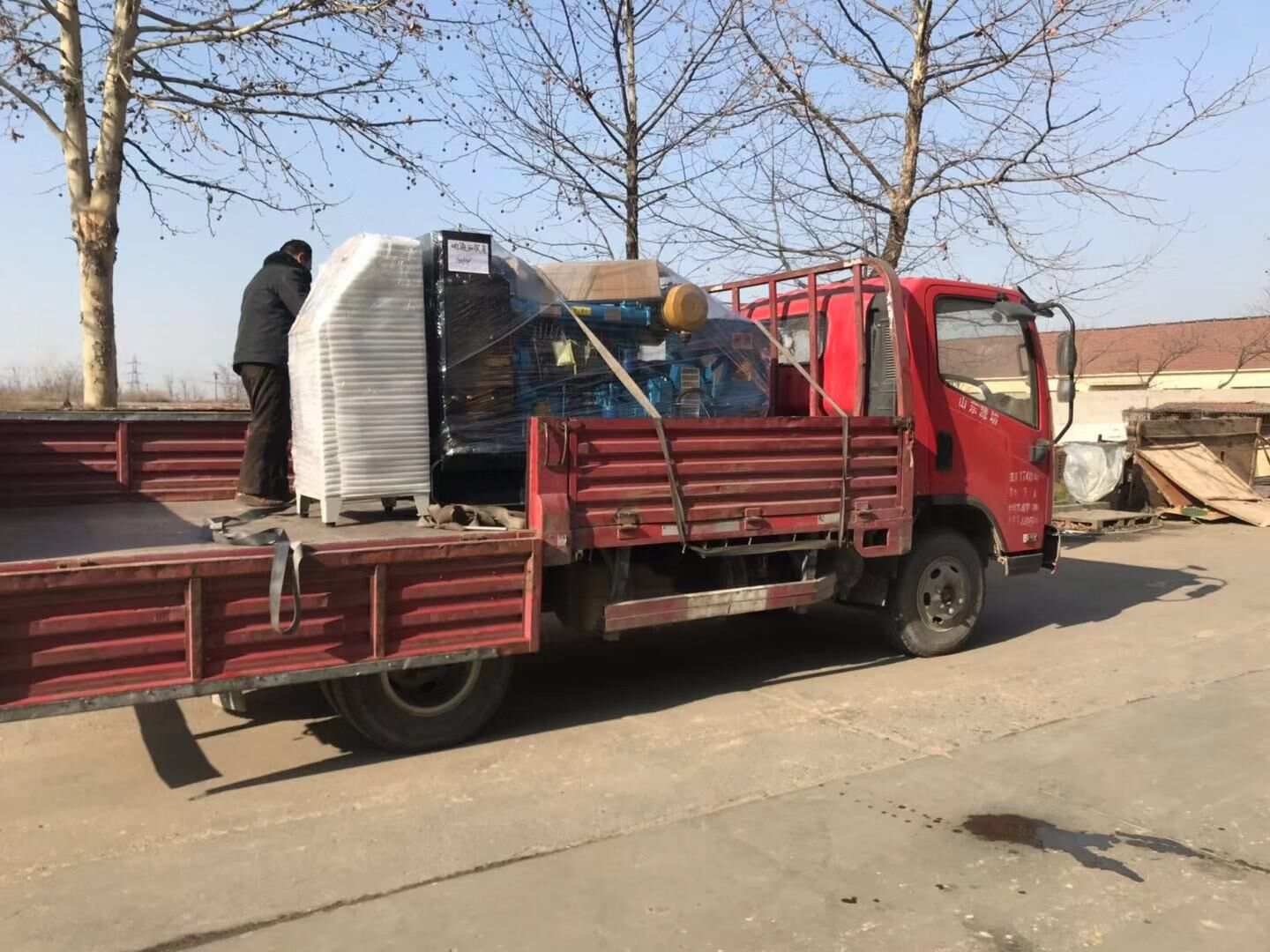 1月5日，云南省胡先生從華全動力采購的一臺100kw自動化柴油發電機組已經順利發往目的地