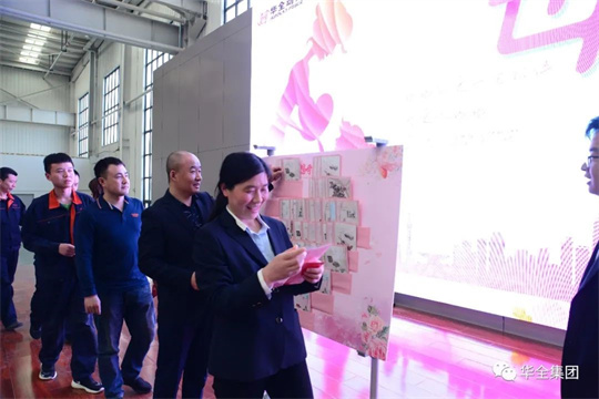 華全集團員工領取節日祝福-致媽媽的一封信